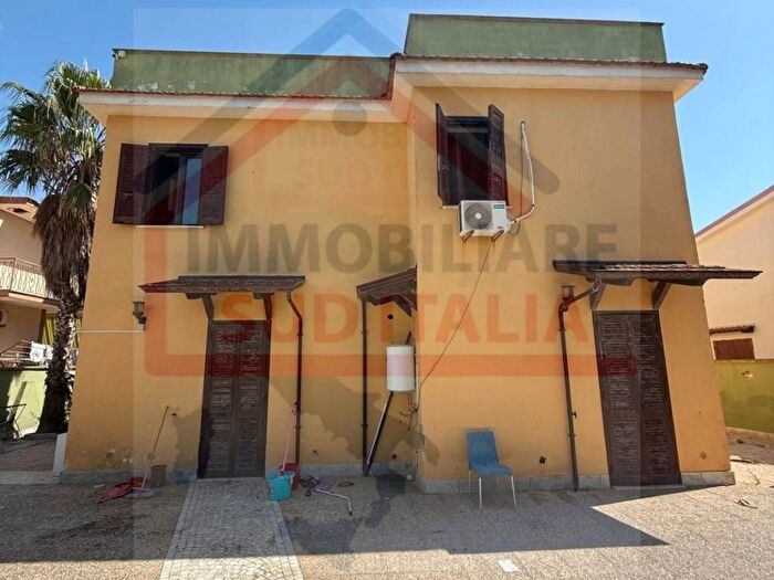 Casa quadrilocale in vendita in Via Domitiana, Baia Verde, Castel Volturno