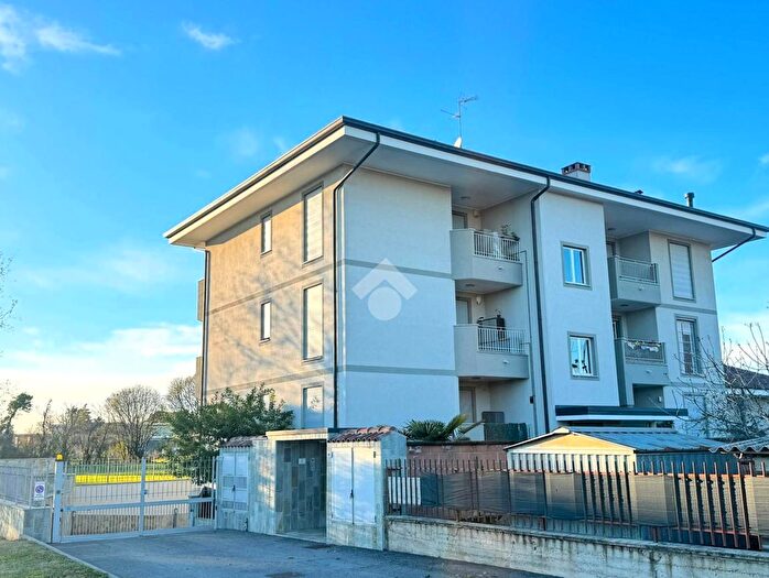 Appartamento trilocale in vendita in Via Mameli, Cornaredo