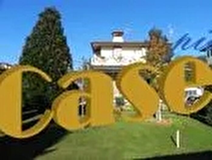 Casa con 8 locali in vendita in Massarosa