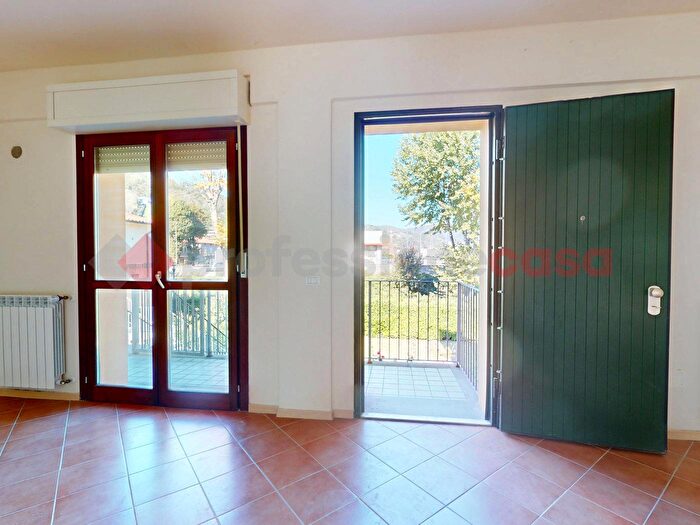 Appartamento trilocale in vendita in Piazzale Gruppo Valanga Snc, Gallicano