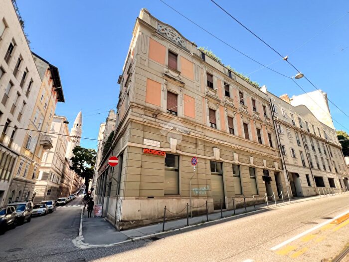 Appartamento trilocale in vendita in Via Martiri della Libertà, Trieste