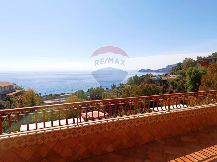 Appartamento con 5 locali in vendita in Contrada Sillemi, Letojanni