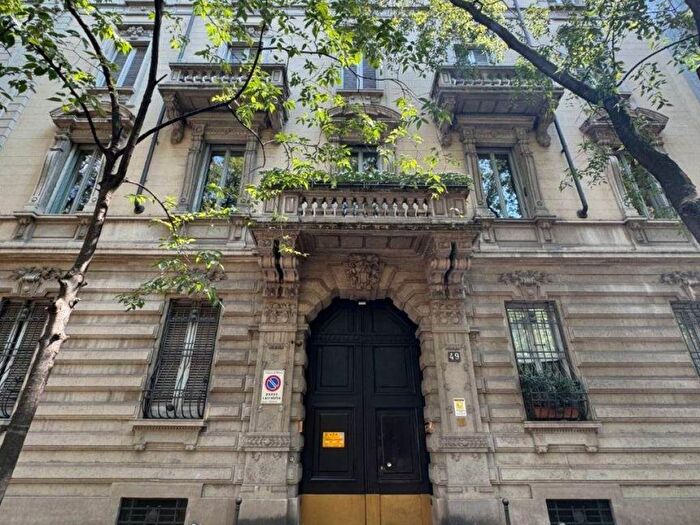 Appartamento quadrilocale in affitto in Via Mario Pagano, Pagano, Milano