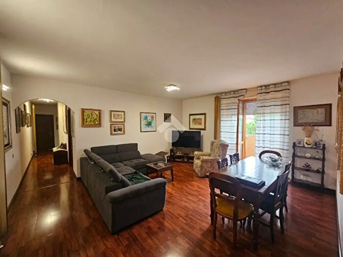 Appartamento quadrilocale in vendita in Via Sicilia, Foligno