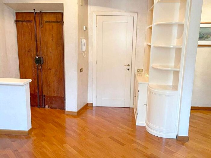 Appartamento quadrilocale in affitto in Via dellAccademia, Centro Storico Duomo, Prato