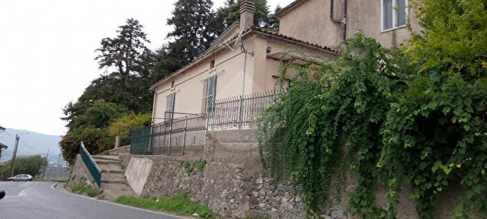 Appartamento con 5 locali in affitto in Aprigliano