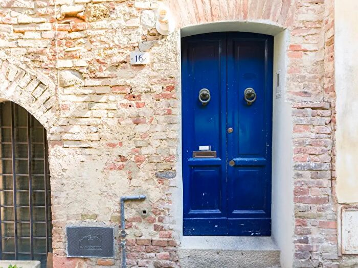 Casa con 7 locali in vendita in Vicolo del Sambuco, Siena