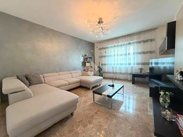Appartamento trilocale in vendita in Via Francesco Petrarca, Udine