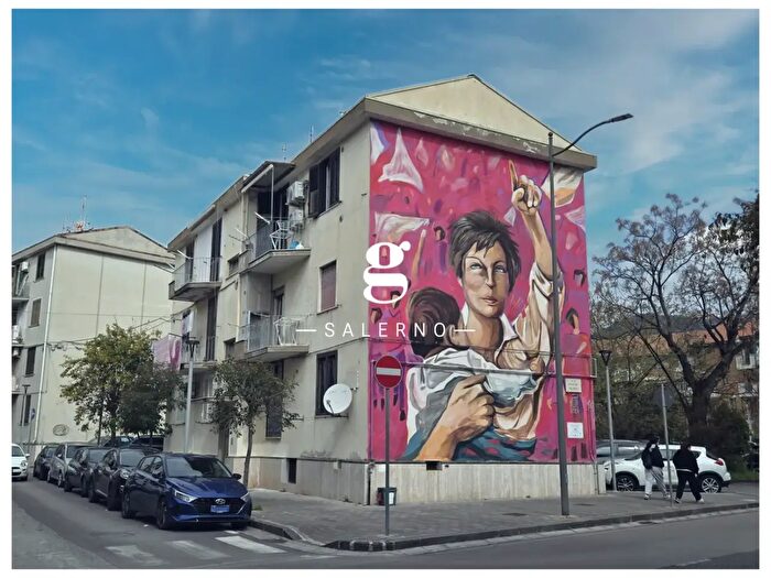 Appartamento trilocale in vendita in Via Stazio, Salerno