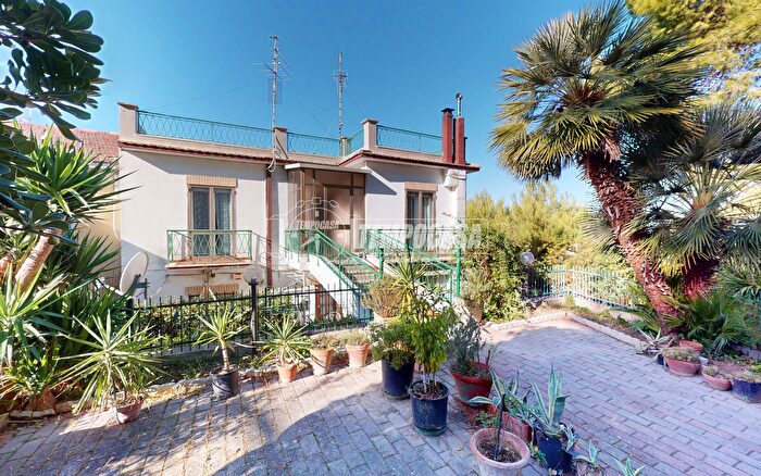 Appartamento con 5 locali in vendita in Via delle Mura, Agugliano