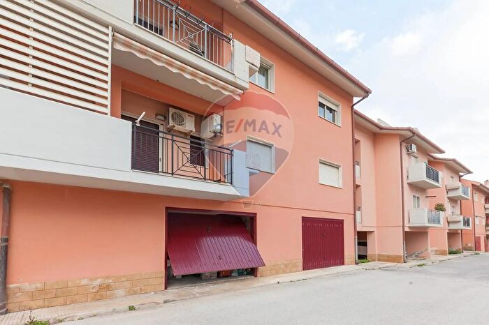 Appartamento con 6 locali in vendita in Via Guglielmo Marconi Snc, Augusta