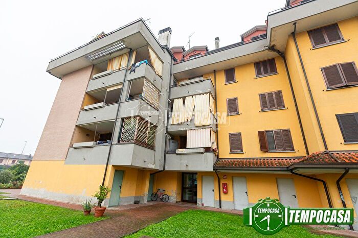 Appartamento trilocale in vendita in Via IV Novembre, Borghetto Lodigiano