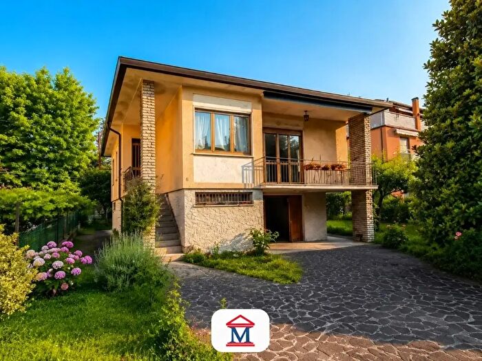 Casa quadrilocale in vendita in Via Nicola Bonorandi, Bergamo