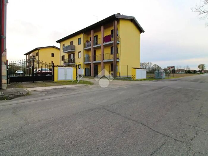 Appartamento bilocale in vendita in Via Case Nuove, Castelletto Di Branduzzo