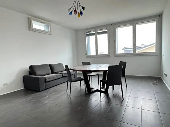 Appartamento trilocale in affitto in Via Passo Pordoi, Milano