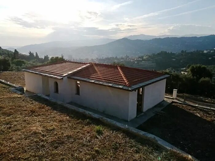 Casa con 5 locali in vendita in Imperia