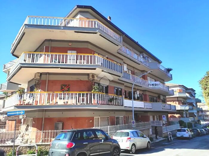 Appartamento trilocale in vendita in Albano Laziale