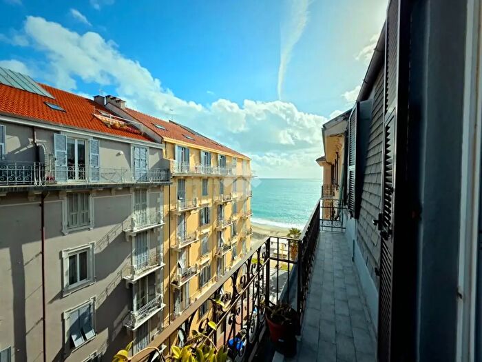 Appartamento quadrilocale in vendita in Via Niccolò Paganini, Savona