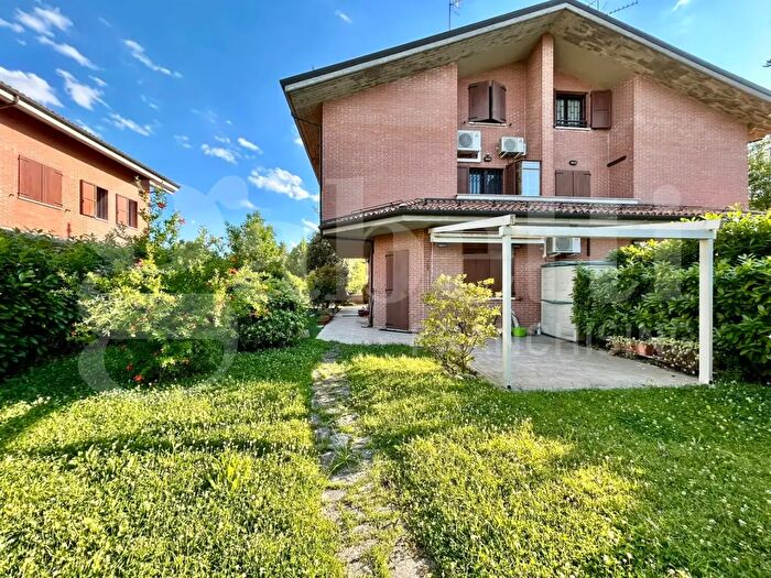 Casa con 6 locali in vendita in Via Antonio Poma, San Lazzaro Di Savena