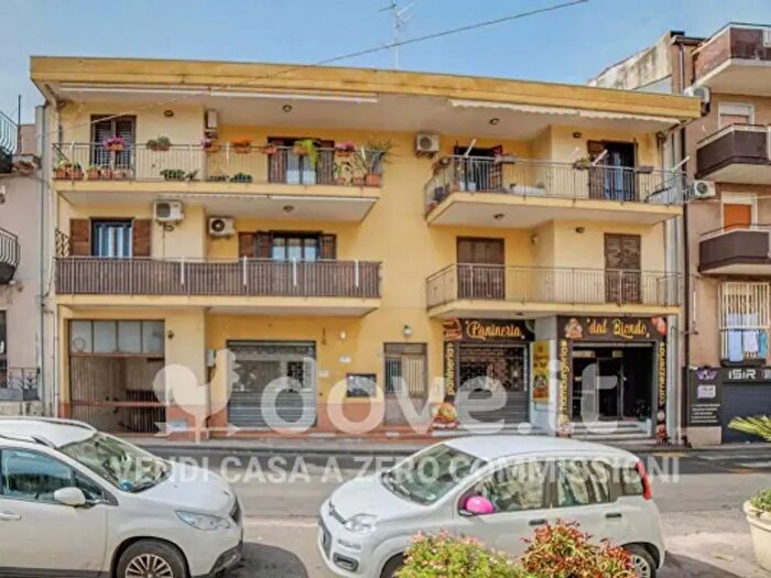 Appartamento trilocale in vendita in Via Finocchiari, Aci Catena