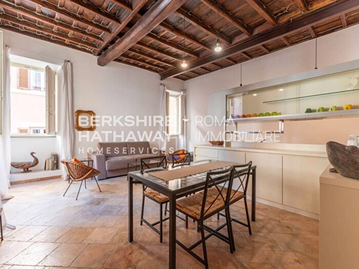 Appartamento bilocale in affitto in Trevi, Roma