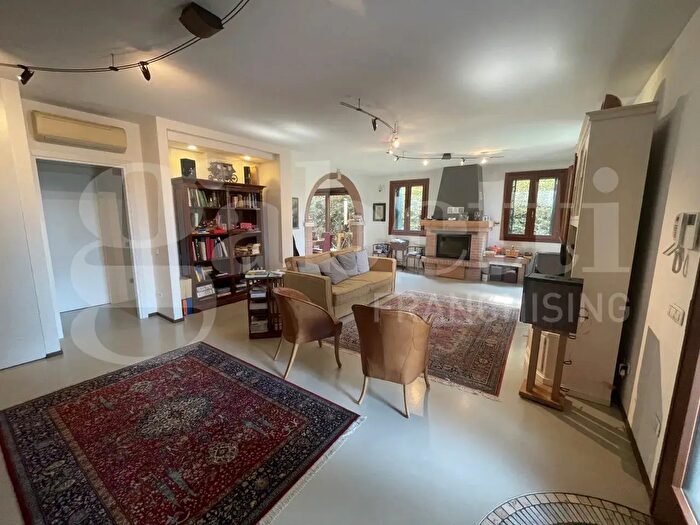 Casa con 5 locali in vendita in Rubano
