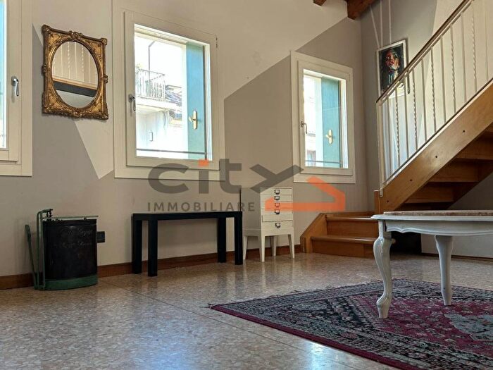 Appartamento quadrilocale in affitto in Bassano del Grappa Via Verci, Centro, Bassano del Grappa