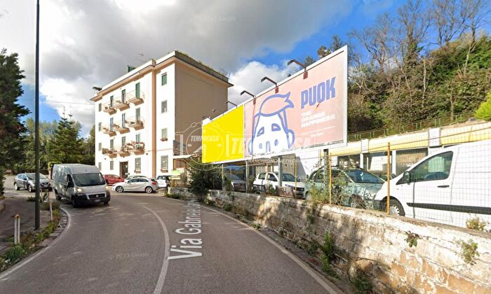 Appartamento quadrilocale in vendita in Via Gabriele Jannelli, Napoli