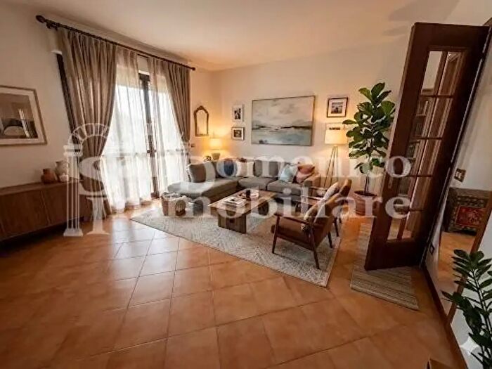 Casa con 8 locali in vendita in Calci