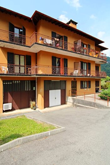 Appartamento con 5 locali in vendita in Via Reti, Laino