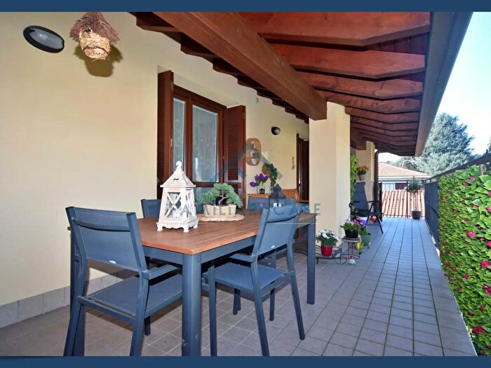 Appartamento trilocale in vendita in Via Alessandro Volta, Albizzate