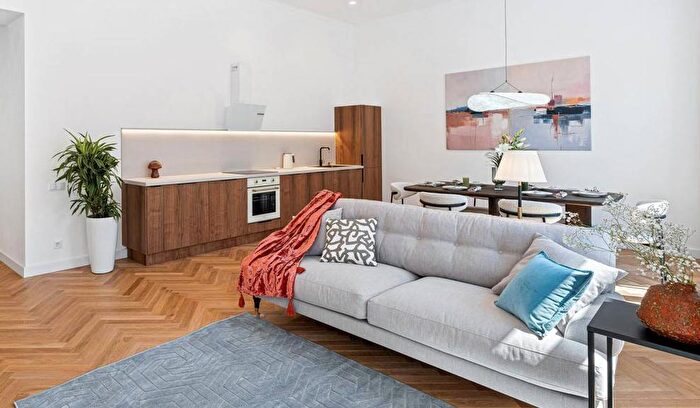 Appartamento trilocale in affitto in Via SantEufemia, Missori, Milano