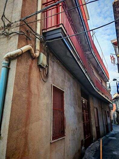 Casa con 8 locali in vendita in Via Stesicoro, Paterno