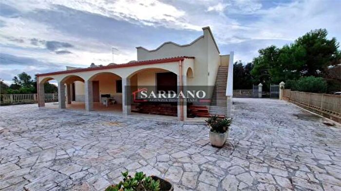 Casa con 6 locali in vendita in Carovigno