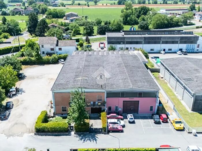 Appartamento con 5 locali in vendita in Via S Francesco d'Assisi, Pegognaga