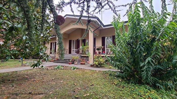 Casa con 6 locali in vendita in Sala Baganza