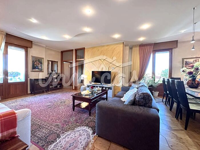 Appartamento con 7 locali in vendita in Rimini