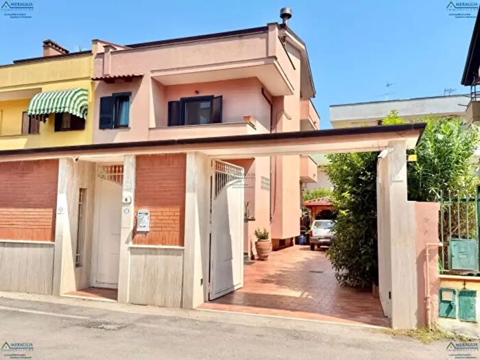 Casa con 6 locali in vendita in Via Romaniello, Trentola Ducenta