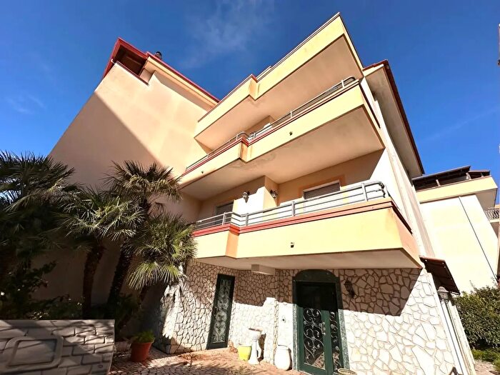 Casa con 9 locali in vendita in Via Adda, Marano Di Napoli