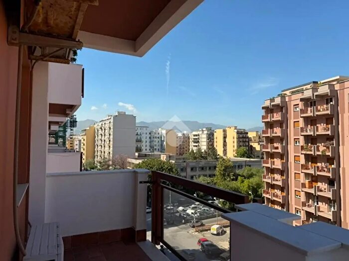 Appartamento con 6 locali in vendita in Via Serradifalco, Palermo