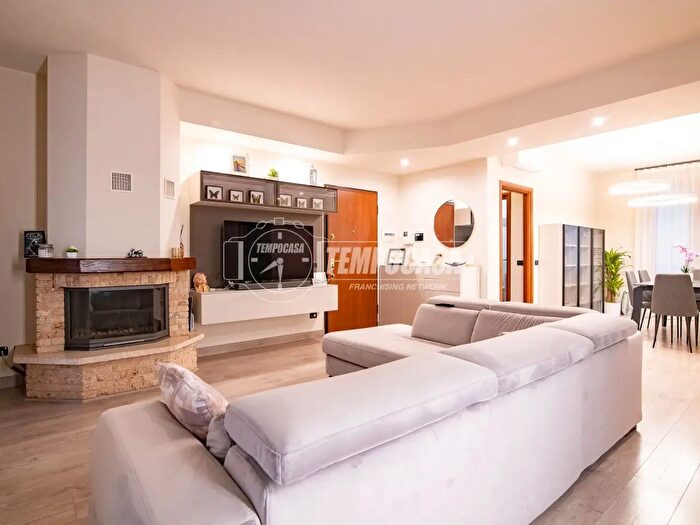 Appartamento trilocale in vendita in Via Francesco Melzi dEril, Vaprio DAdda
