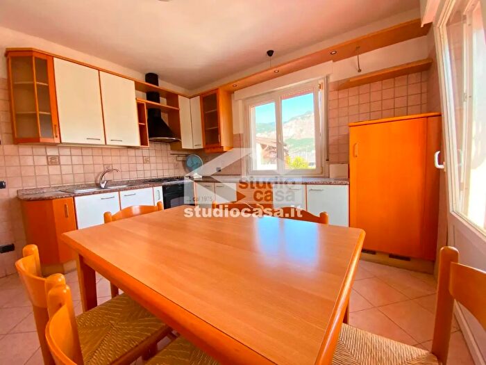 Casa con 10 locali in vendita in Via Canè, Mezzocorona