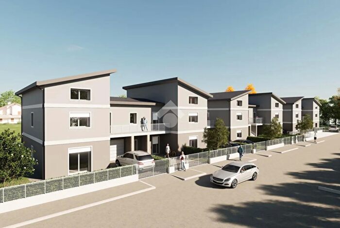 Appartamento quadrilocale in vendita in Largo Cantagalli, Russi