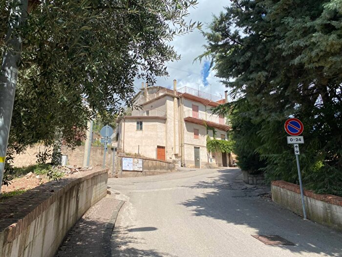 Appartamento con 6 locali in vendita in Via della Madonna, Buonalbergo