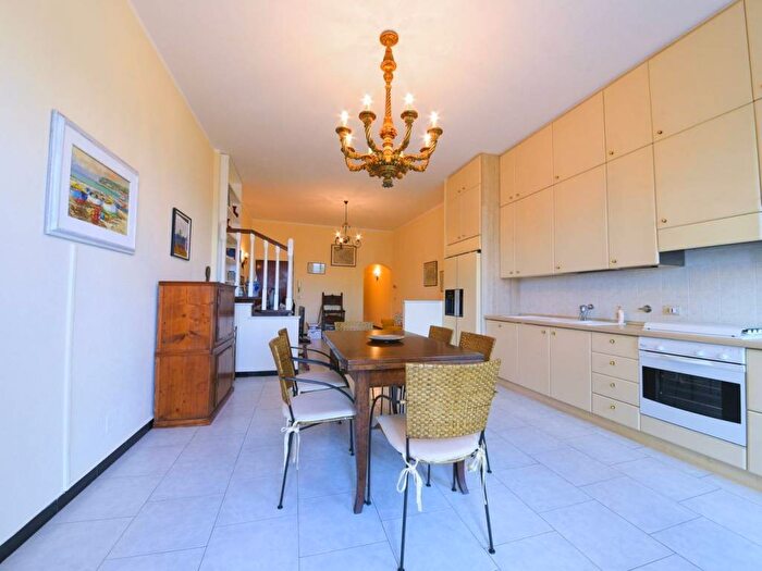 Appartamento trilocale in affitto in Via Campana, Centro, Varazze