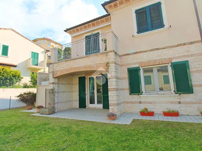 Appartamento trilocale in vendita in Via Caduti sul Lavoro, Sirolo