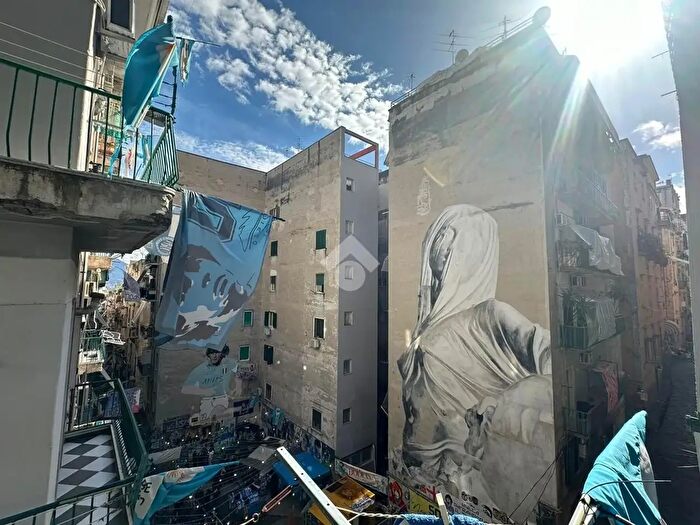 Appartamento trilocale in vendita in Vico Santo Sepolcro, Napoli