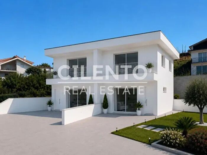 Casa trilocale in vendita in Ogliastro Cilento