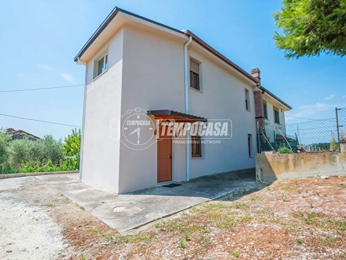 Casa trilocale in vendita in Contrada Montecretaccio, San Benedetto Del Tronto