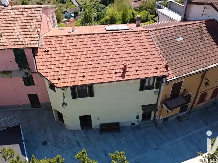 Casa con 6 locali in vendita in Piazza San Lorenzo, Carro